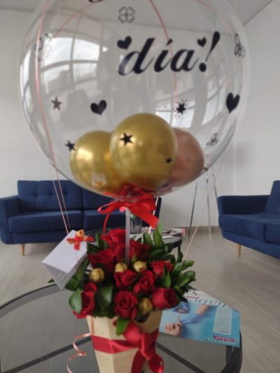 HERMOSOS ARREGLO FLORAL CON CHOCOLATES