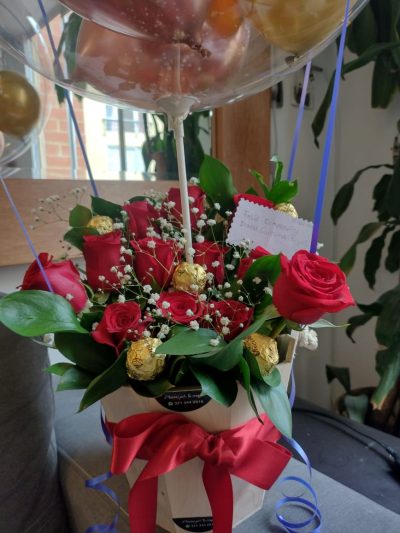 HERMOSOS ARREGLO FLORAL CON CHOCOLATES