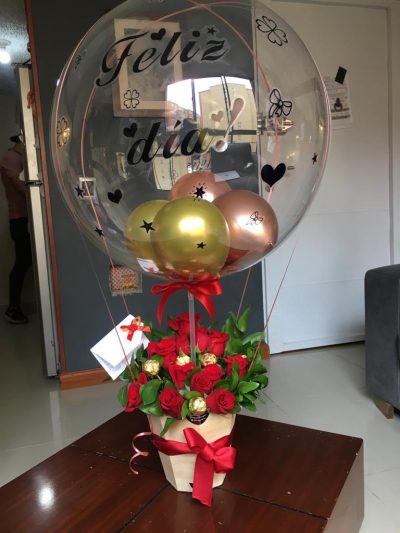 HERMOSOS ARREGLO FLORAL CON CHOCOLATES