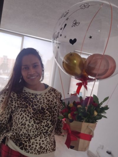 HERMOSOS ARREGLO FLORAL CON CHOCOLATES