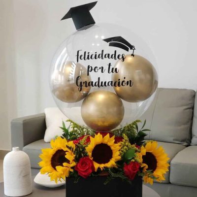 ARREGLO FLORAL CON GLOBOS PARA GRADOS