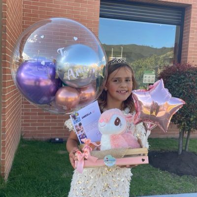 BELLA DURMIENTE :Caja en madera con hermoso peluche, chocolates ferrero x 8 unidades  Waffles en forma de corazon con fresas y salsa de chocolate Jugo de frutos Posillo  decoracion  segun ocasion, apto para niño y niña (EL PELUCHE SE ELIJE SEGUN DISPONIBILIDAD AL MOMENTO DE REALIZAR TU PEDIDO)