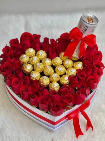 EMMA( Caja de rosas con ferrero)