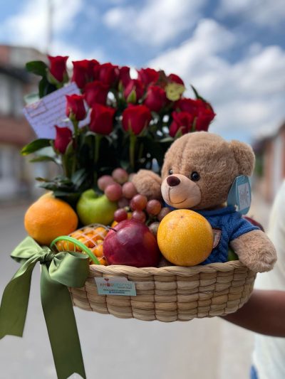 GRAN AMOR- HERMOSO ARREGLO FLORAL Y FRUTAL CON PELUCHE