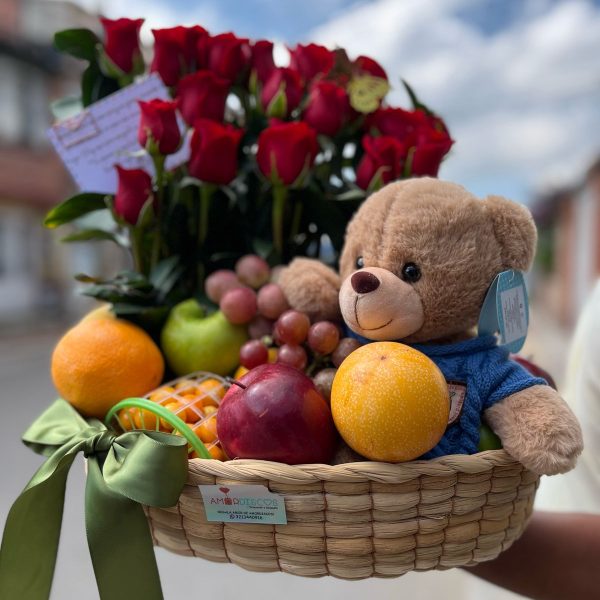 GRAN AMOR- HERMOSO ARREGLO FLORAL Y FRUTAL CON PELUCHE